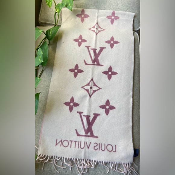 Louis Vuitton | Reykjavik Cashmere Gradient Scarf - Picture 8 of 12